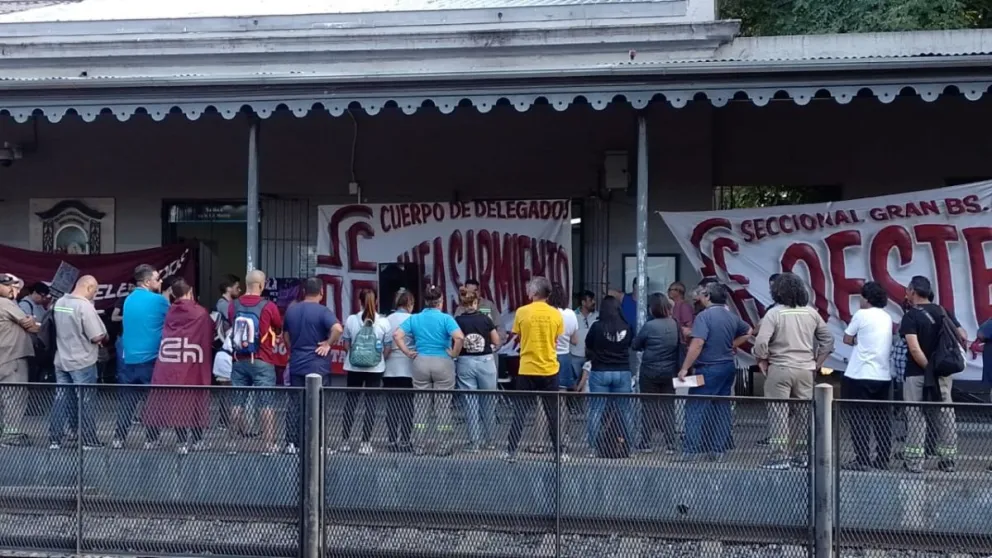 Movimientos sociales y sindicales se manifiestan contra los despidos