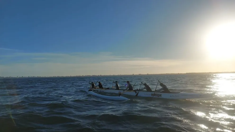 Asombrosa travesía en canoa polinesia: navegaron desde Pinamar hasta Mar del Plata