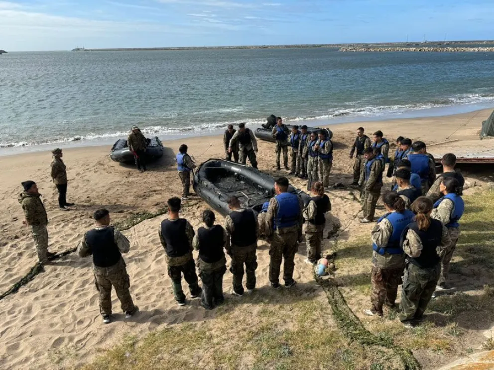 Se realizó una capacitación sobre supervivencia en el mar en la Base Naval Mar del Plata