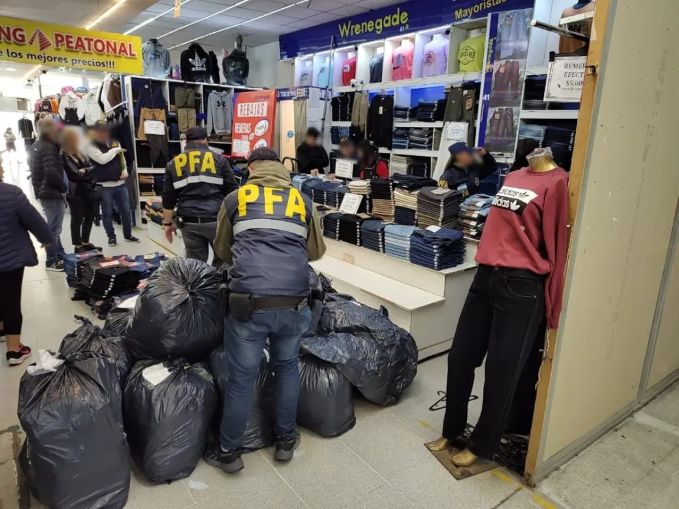 Secuestraron en Mar del Plata prendas y artículos ilegales valuados en sumas millonarias