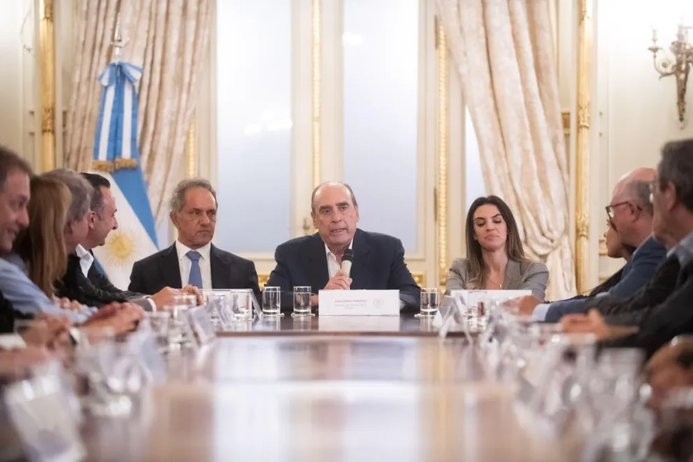Francos y Scioli se reunieron con empresarios para anunciar promociones de cara a la temporada baja