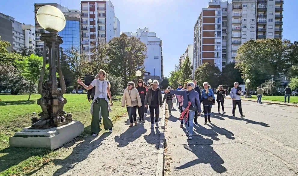 Paseos patrimoniales por las plazas fundacionales de la ciudad y sus monumentos