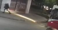 Video: Colectiveros frustraron un ataque de motochorros a una joven en Echeverría y 12 de Octubre