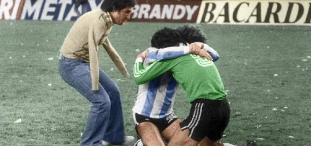 El "Pato" Fillol recuperó la medalla del Mundial 78 que le habían robado