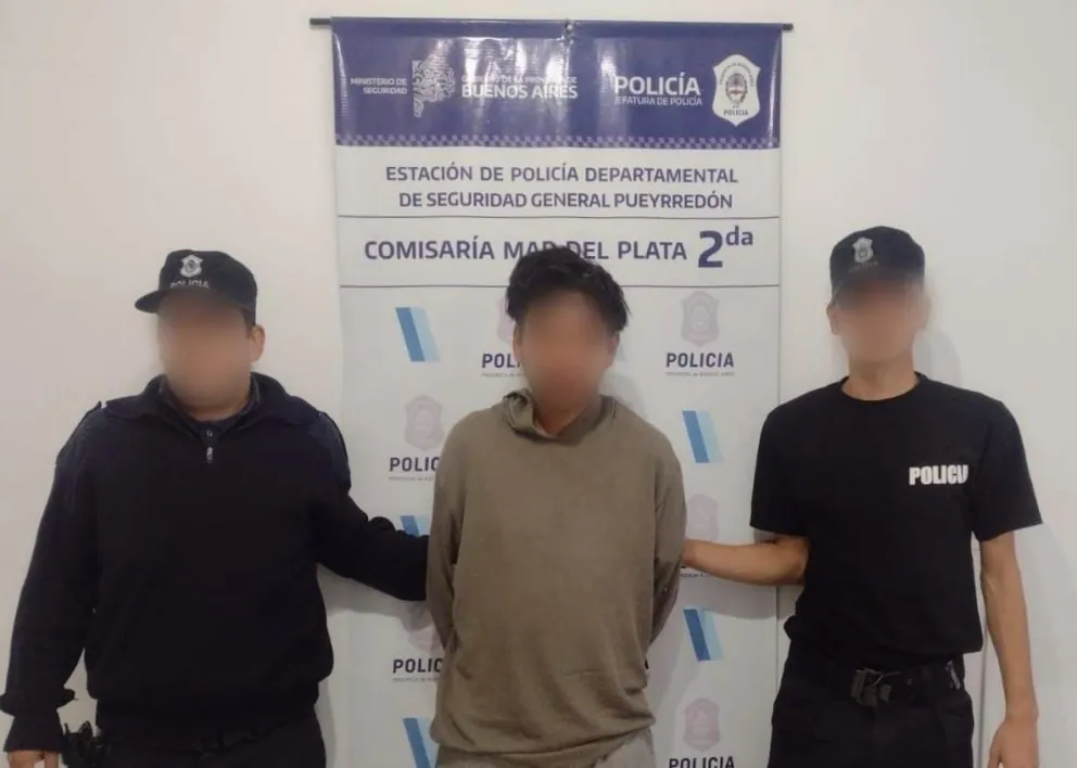 Detienen a un exhibicionista que acosaba gente en Plaza Mitre