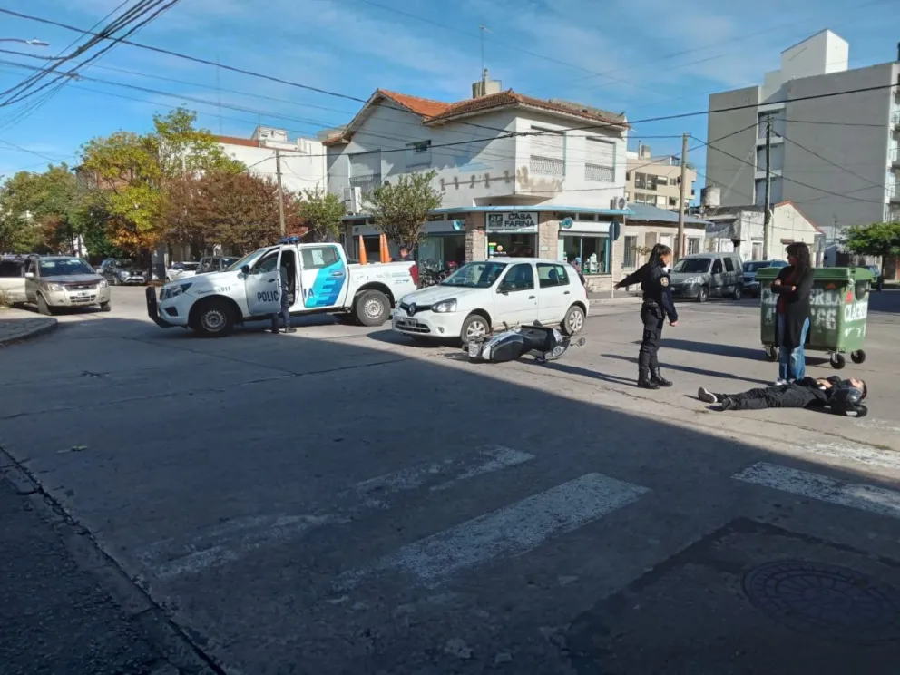 Choque entre una moto y un coche en Córdoba y San Lorenzo