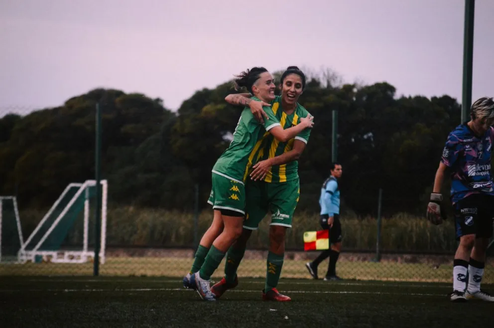 Las Tiburonas golearon 3 a 0 en el arranque de la Primera C