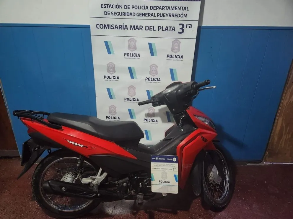 Motociclista detenido por personal policial en Mar del Plata por conducir una moto con pedido de secuestro