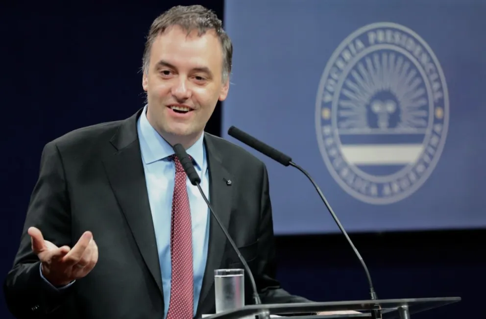 Pese a los recortes, el Gobierno sostiene que "valora" la educación pública