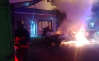 Incendio de vehículo en el Barrio 9 de Julio 