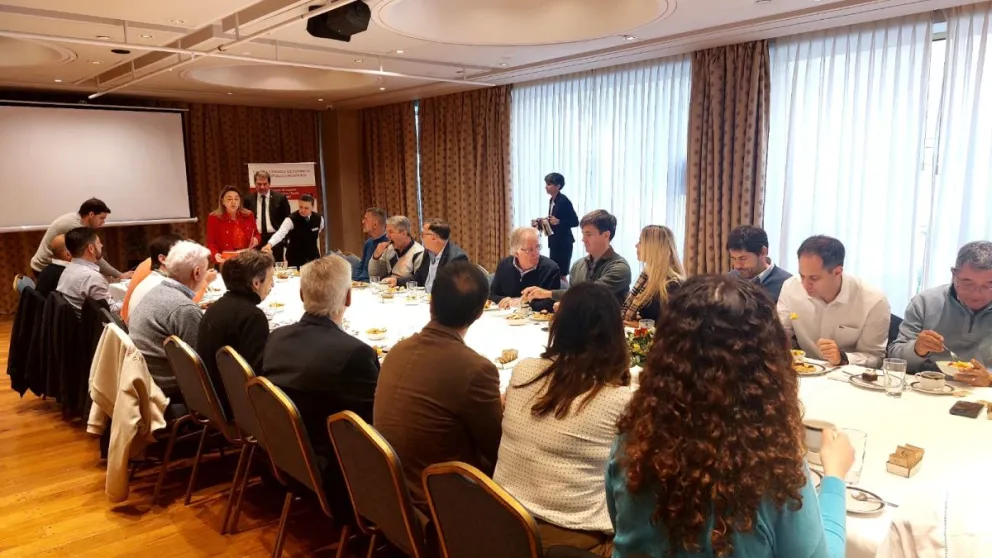 El economista Claudio Zuchovicki expone ante empresarios marplatenses sobre "Inflación vs. Recesión" 