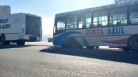 Ómnibus de la empresa Costa Azul perdió un neumático cuando circulaba frente a Parque San Martín