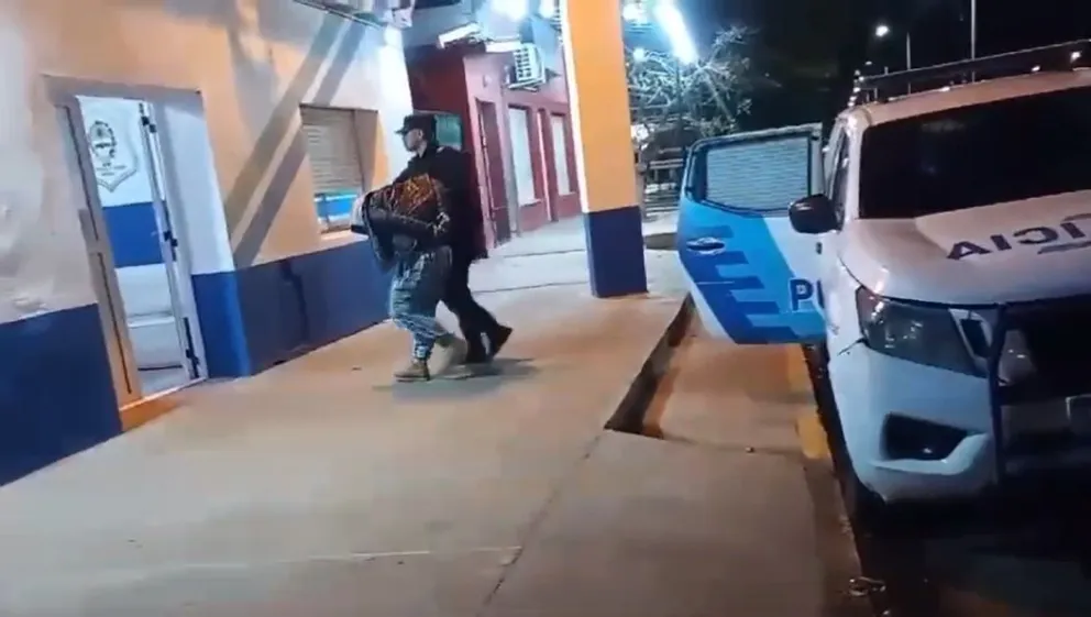 Detenido por exhibiciones obscenas y agresión a la autoridad en Batán