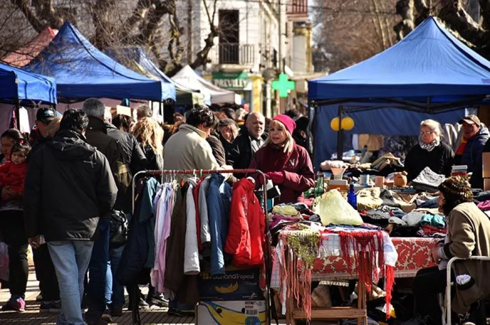 El Municipio mantuvo una reunión con feriantes de la Plaza Rocha