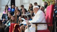 El Papa Francisco inspira a jóvenes en Venecia:  ¡Deja tu teléfono celular y encuentra gente!