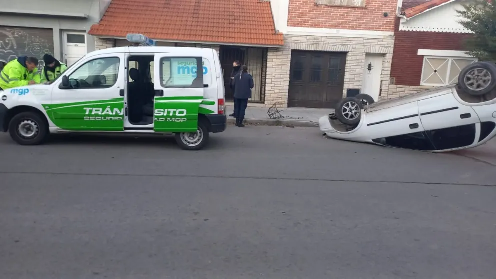 Todo mal: volcó el automóvil, tenía 1,24 de alcohol en sangre, carecía de seguro y no hay grúa para traslado