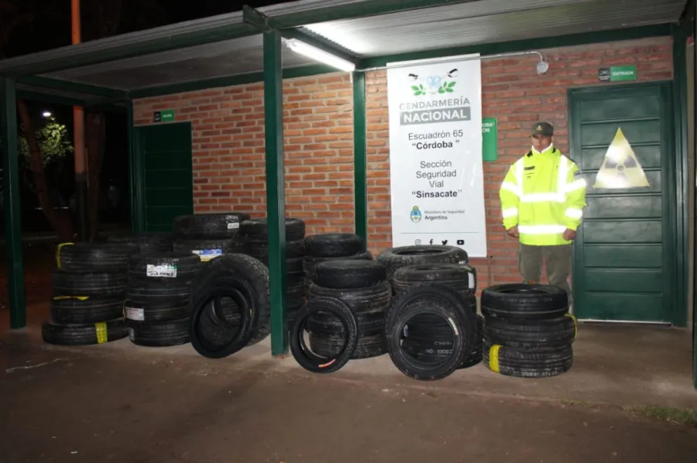 Secuestraron 68 neumáticos y 93 toneladas de soja en distintos operativos