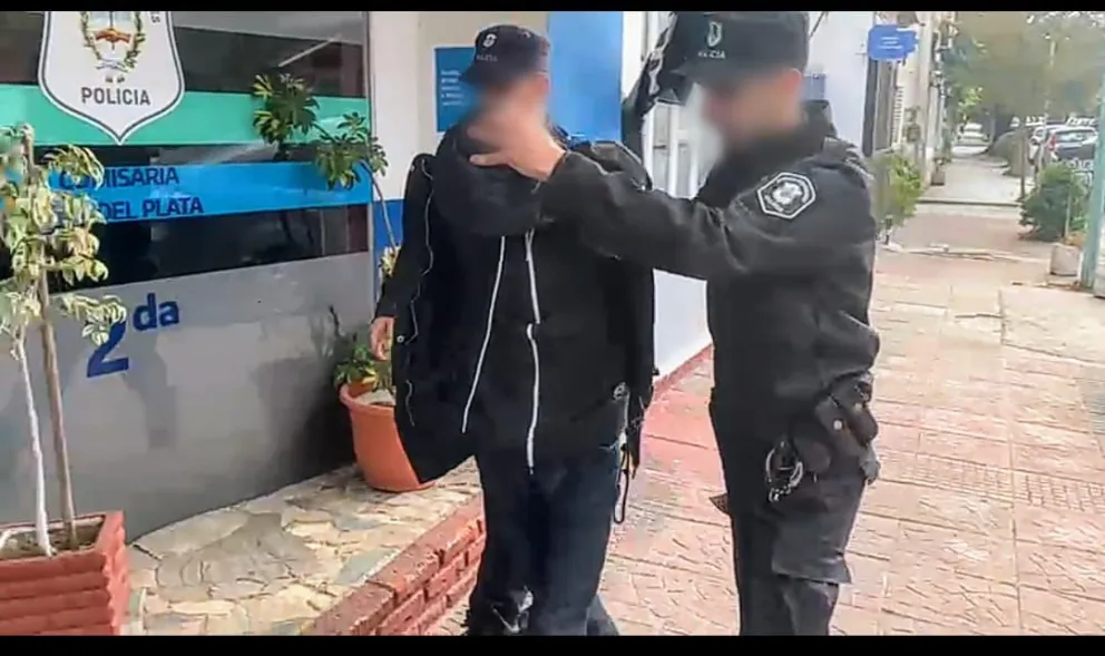 Rompió un vidrio de una despensa a patadas porque no le quisieron vender alcohol 