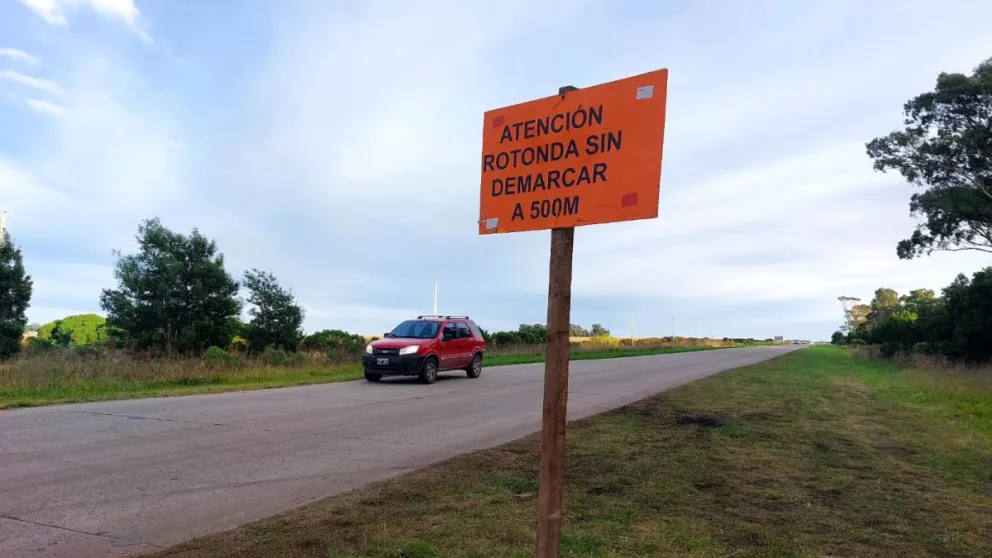 De cal y arena en la circunvalación: tránsito ágil pero magra señalización y cercanía de caballos sueltos
