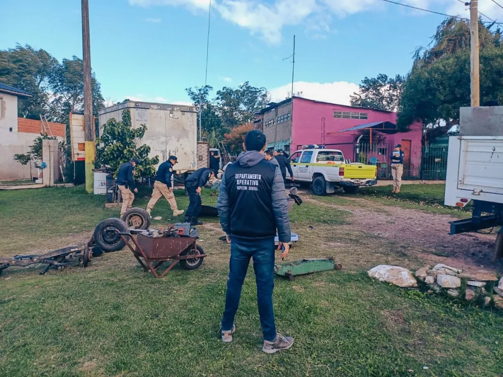 Una persona detenida tras la clausura de un taller mecánico