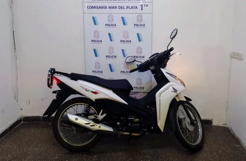 Un mayor y un menor robaron una moto y fueron atrapados por la policía