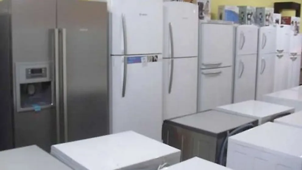 El Gobierno reduce aranceles para importar electrodomésticos y neumáticos