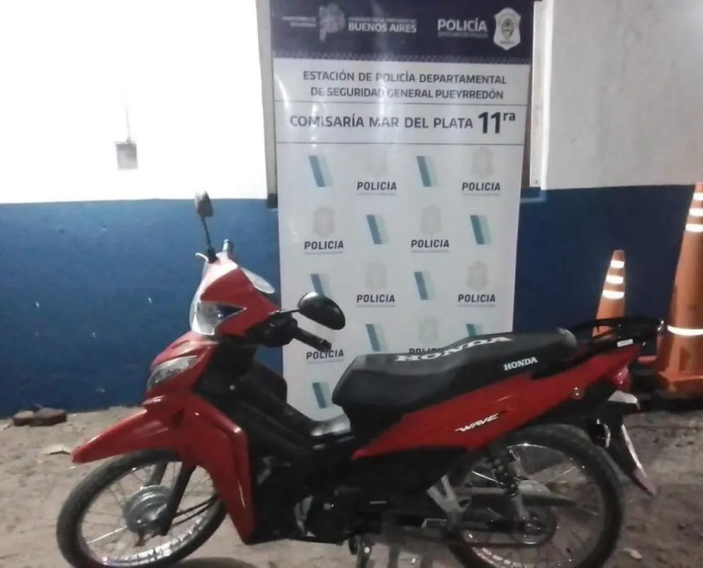 Aprehenden a dos menores por robo de una moto en la vía pública 