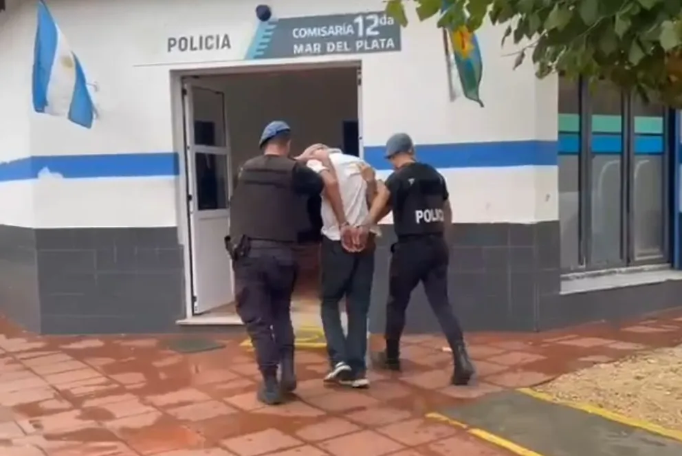 Atrapan a joven cuando quería robar gaseosas de un mercado comunitario