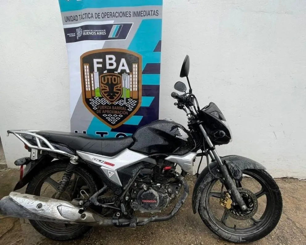 Recuperan moto con pedido de secuestro en el barrio Las Américas que era manejada por dos jóvenes