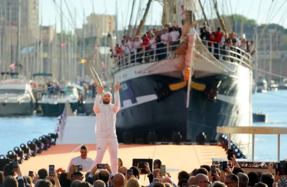 La llama olímpica llegó a Marsella entre fuertes medidas de seguridad