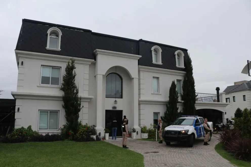 Una escribanía, una inmobiliaria y un complejo habitacional fueron allanados en Mar del Plata