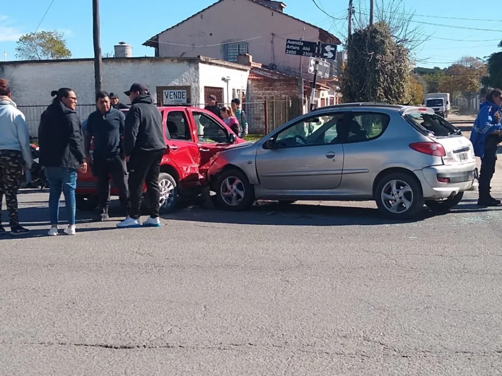 Triple choque por una maniobra imprudente: un herido