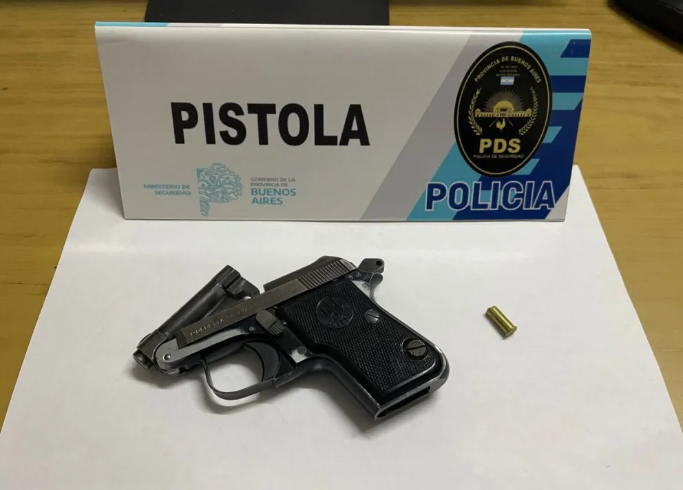 Detienen a una pareja de menores que circulaban armados en una moto sin patente