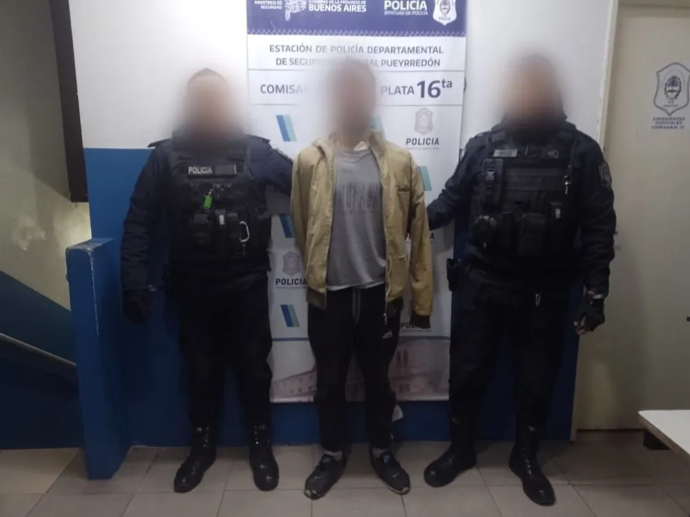 Un hombre lastimó a su pareja en la frente y su hijo le cortó el cuello al agresor 