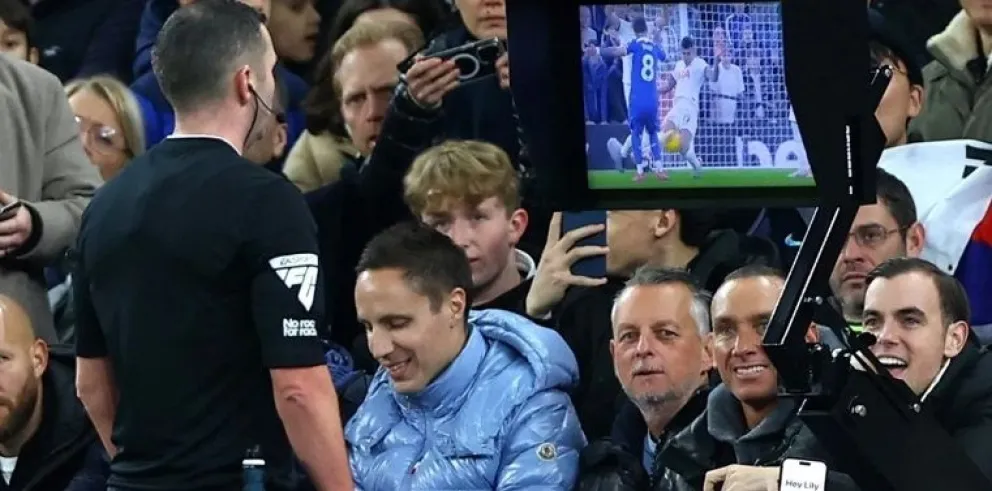 Analizan eliminar el VAR en la Premier League de Inglaterra