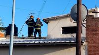 Incendio total en la parte superior de una casa: "Mi nene avisó que había fuego pero no llegué a tiempo"