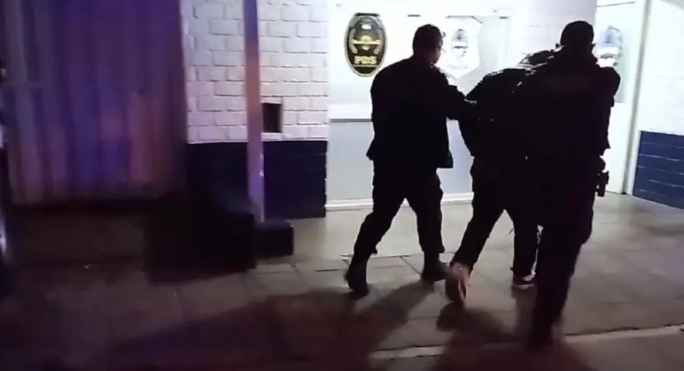 Se tomaron un Uber y le robaron el celular y dinero al conductor 