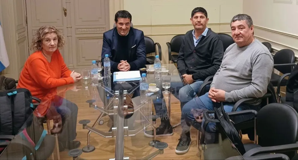 Centrales sindicales se reunieron con el senador Abad para intercambiar opiniones sobre la Ley Bases