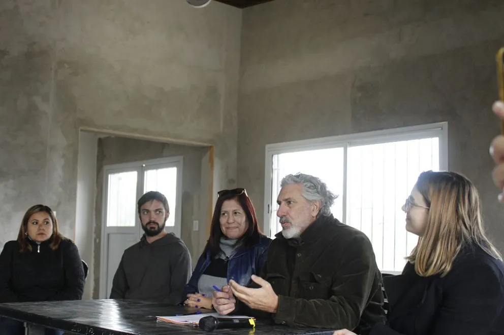 Vecinos de la zona sudoeste firmaron convenio con la UNMDP para trabajar en mejoras habitacionales