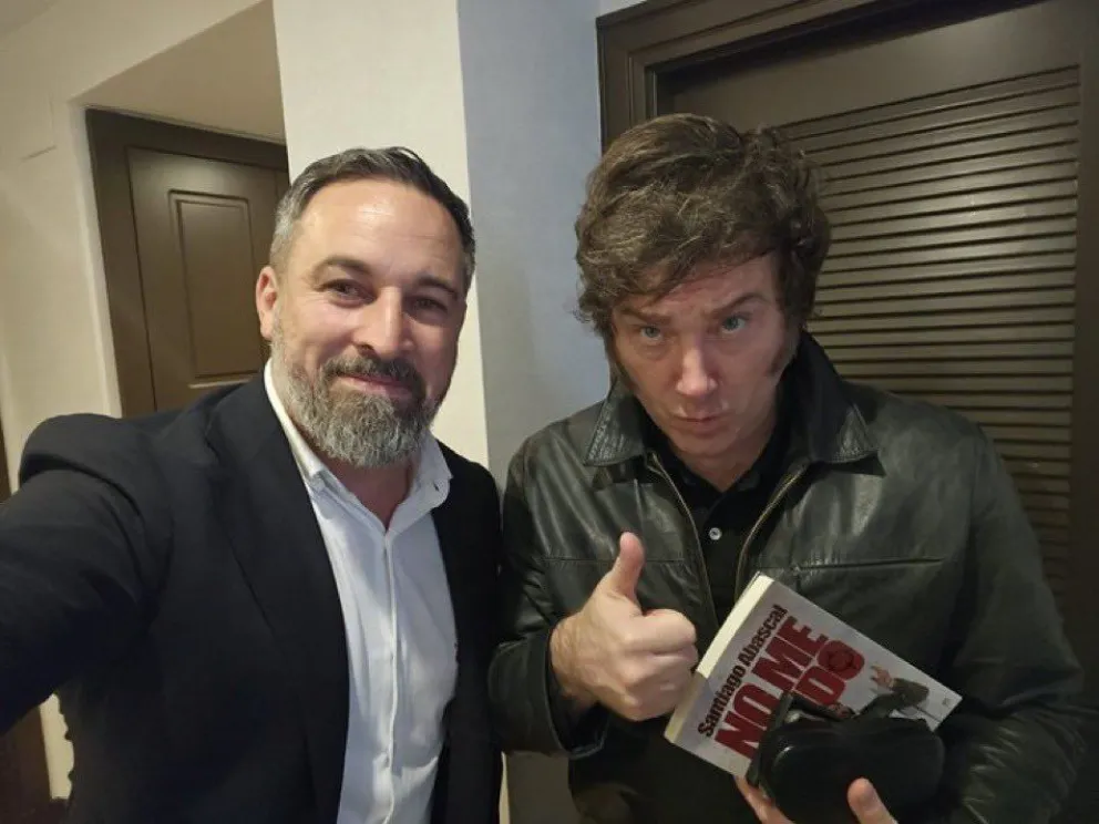 La tensión entre la Unión Europea y Vox, el partido que lidera Abascal y al que se acercó Milei