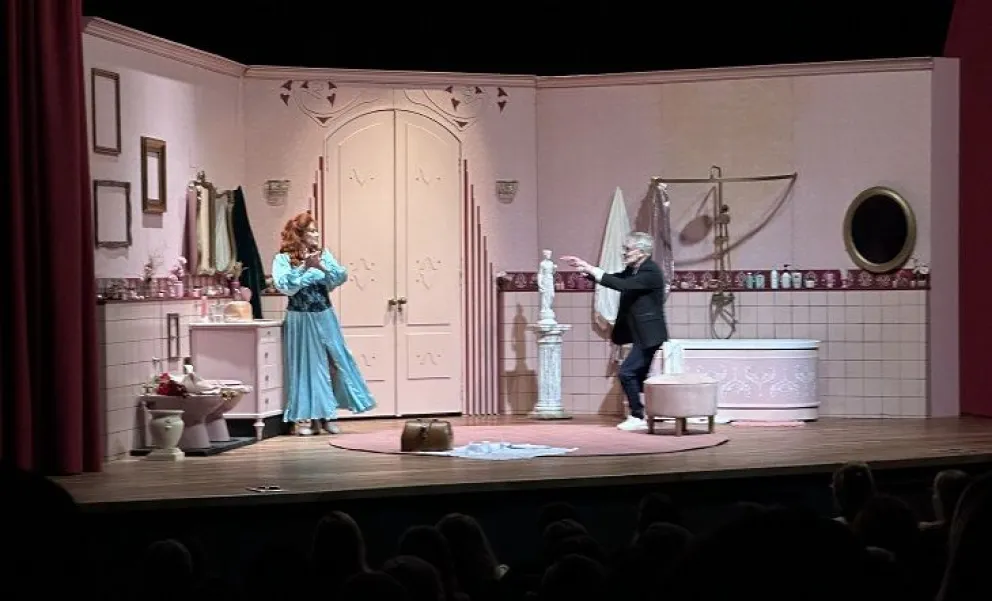 Antígona en el baño trae a Llinás, Lopilato y Díaz a Mar del Plata