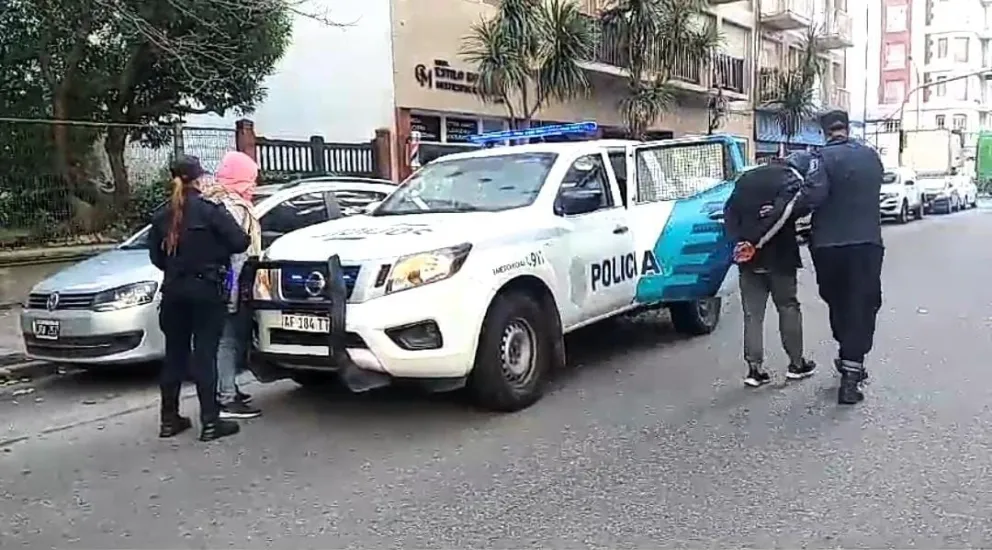 Detienen a una pareja por robar una bolsa de alimento de gato valuada en 35 mil pesos