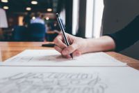 Un estudio determinó que escribir a mano ayuda a desarrollar el cerebro
