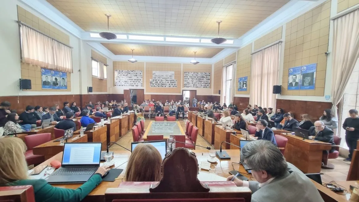 Designar Convocan una Sesión Pública Especial para designar al Defensor del ...