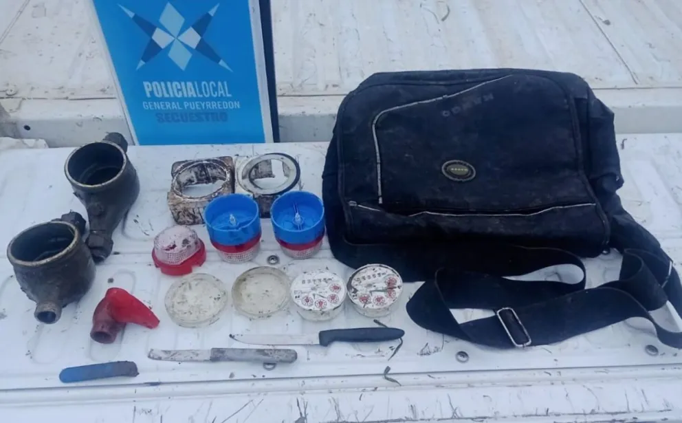 Detienen a dos sujetos que robaron medidores de agua: ambos poseen antecedentes