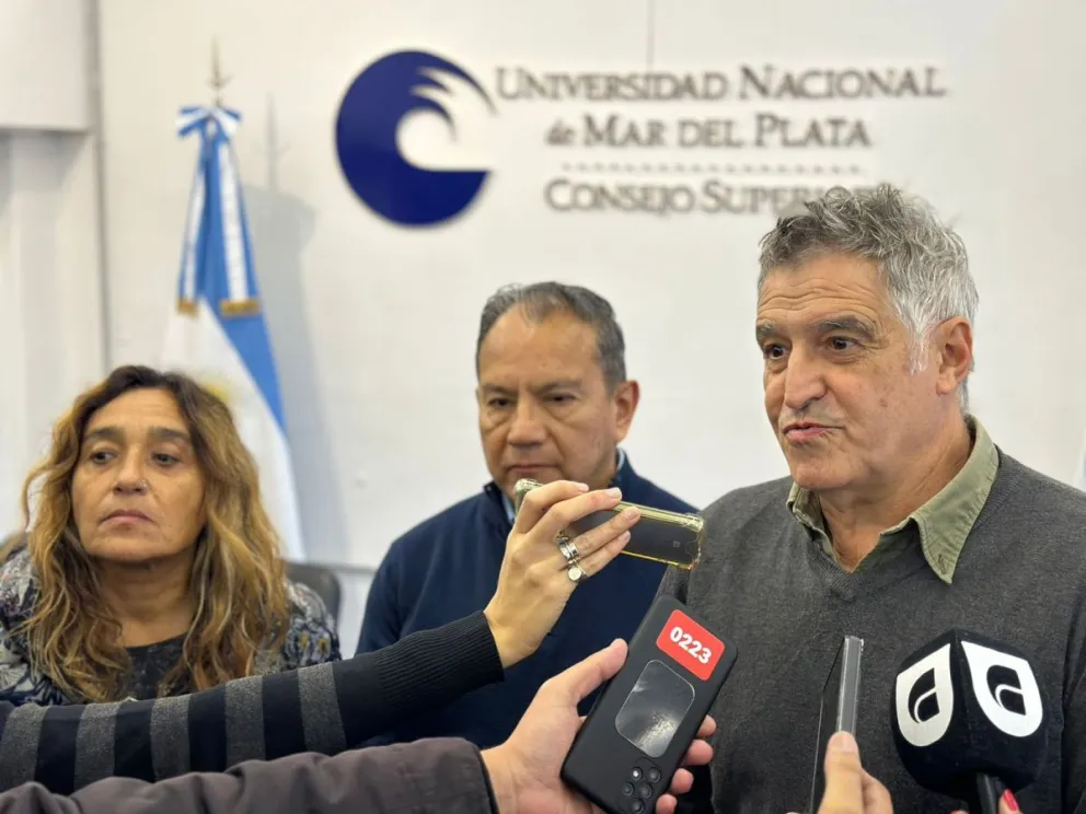 Universitarios paran y movilizan en reclamo de actualización de presupuesto y aumento de salarios