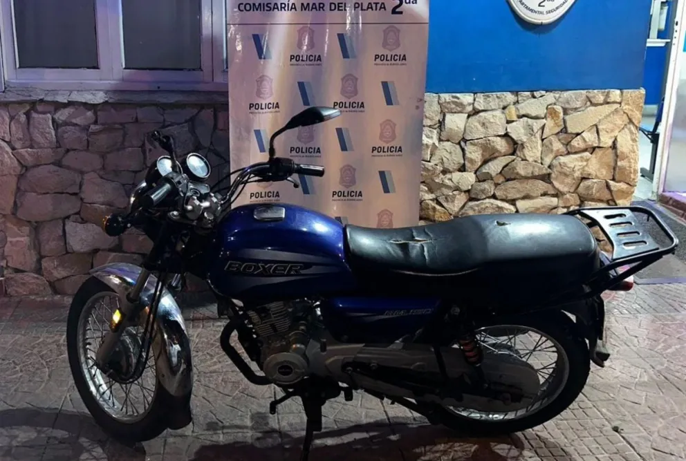 Tres menores robaron una moto