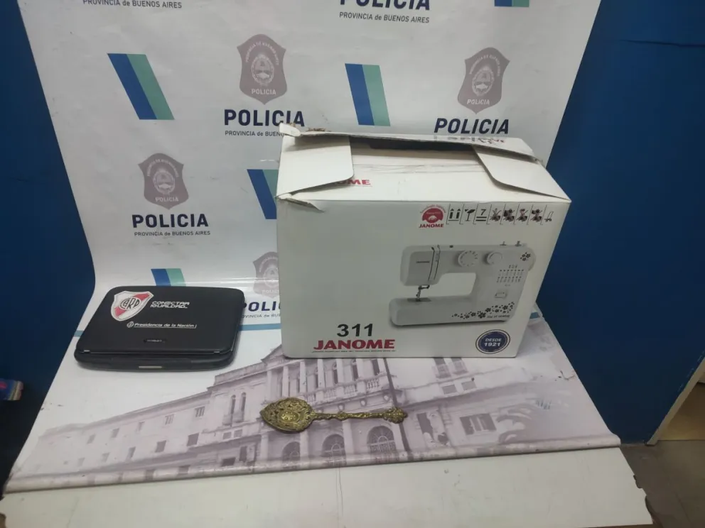 Remisero activó botón de pánico y permitió captura de delincuentes que fugaban tras robar a una mujer