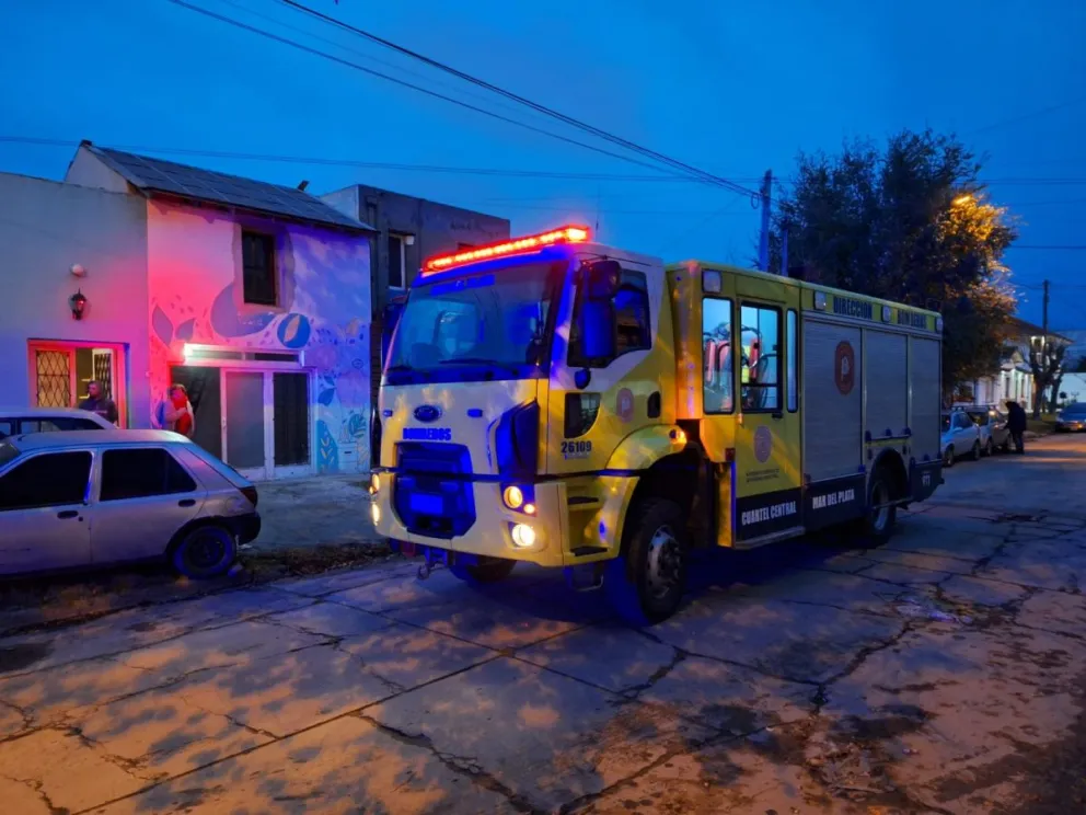 Bomberos controlaron incendio en una vivienda de Solís al 7800