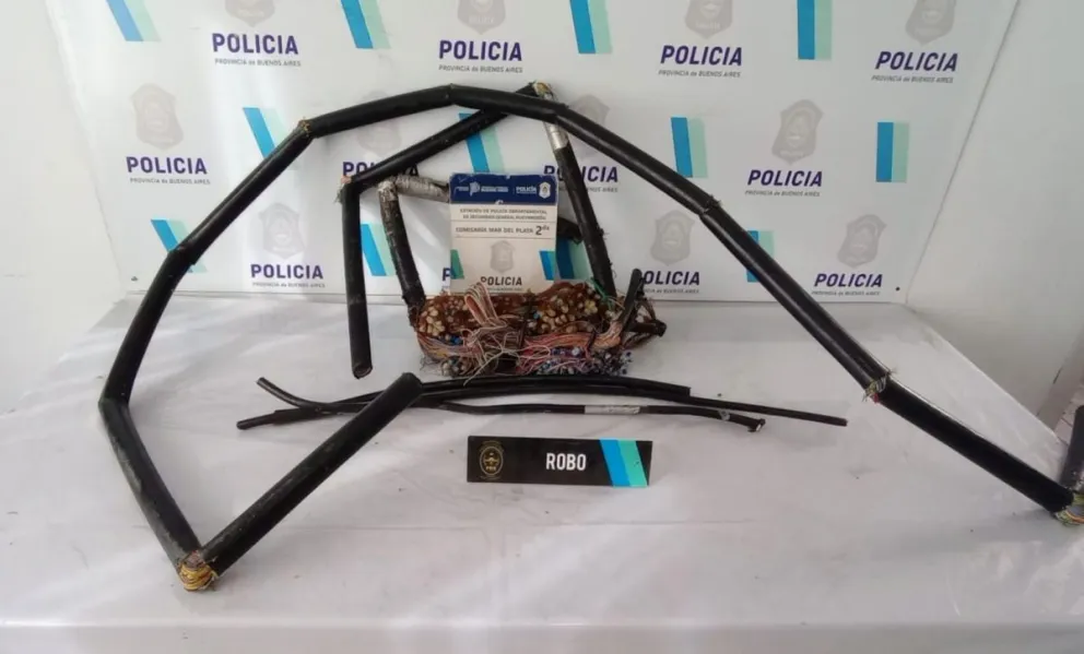 Aprehenden a dos masculinos por robar cableado telefónico 